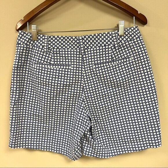 Lands end blue and navy geometric print shorts. 8 - Picture 3 of 4